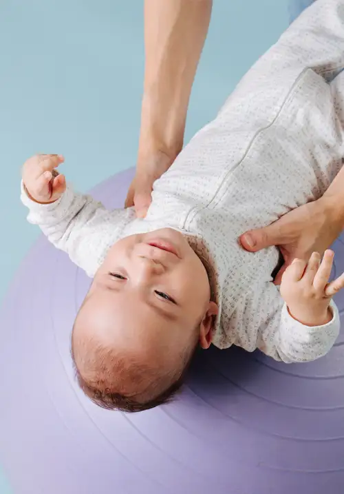 Séance de kiné pour bébé