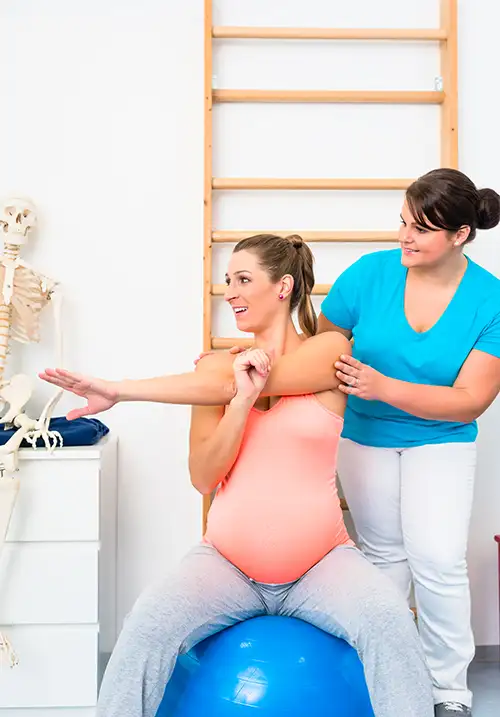 Séance de kiné à Arras pour femme enceinte, future et jeune maman